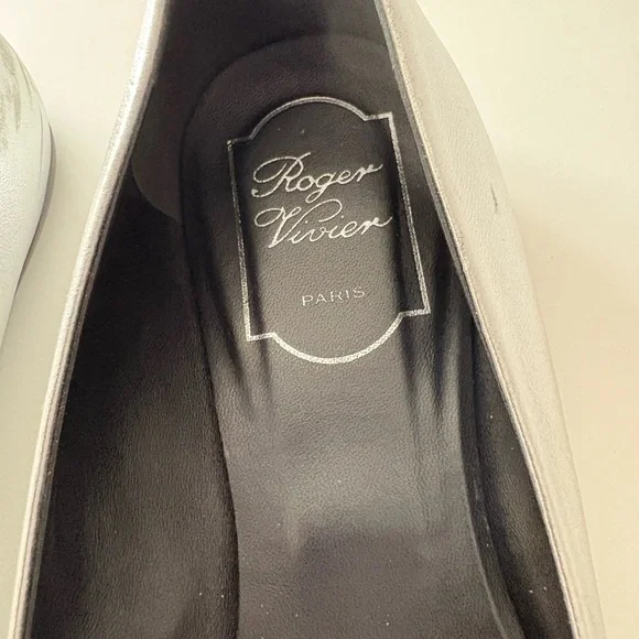 Roger Vivier Silver Flats with Engraved Buckle - Picture 3 of 9
